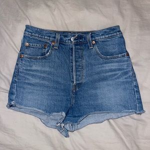 Levi’s ribcage Jean shorts!